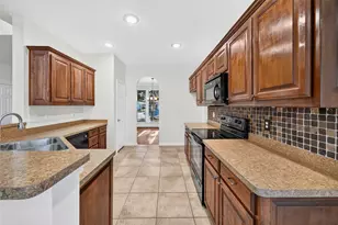 10834 Axton Ct, Fort Worth, TX 76052 - Photo 9