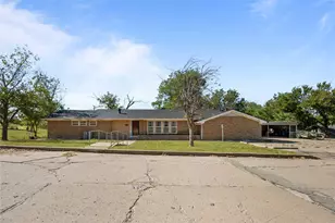 1011 E Connell St, Breckenridge, TX 76424 - Photo 3