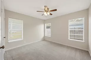 4229 Comanche St, Fort Worth, TX 76119 - Photo 9