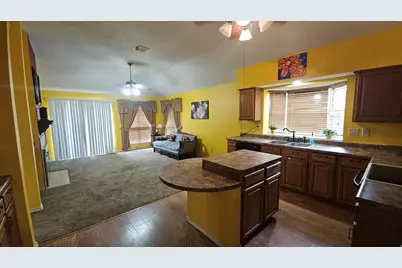 827 Quail Brook Drive, Arlington, TX 76001 - Photo 13