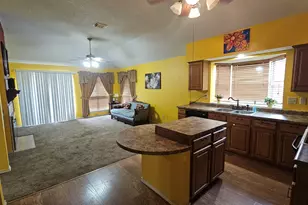 827 Quail Brook Dr, Arlington, TX 76001 - Photo 13