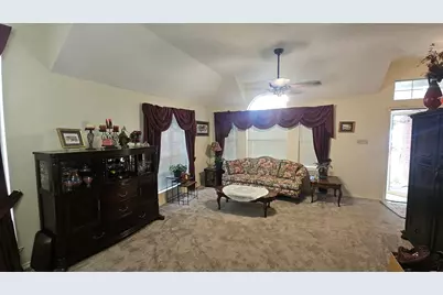 827 Quail Brook Drive, Arlington, TX 76001 - Photo 11