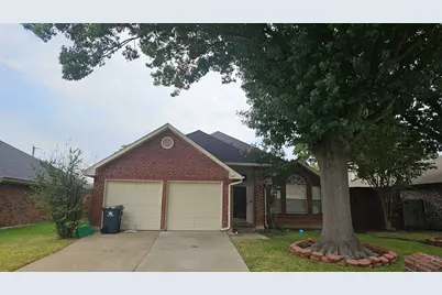 827 Quail Brook Drive, Arlington, TX 76001 - Photo 1