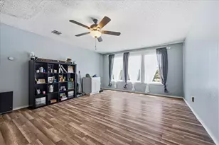 2423 Ranchview Dr, Grand Prairie, TX 75052 - Photo 15