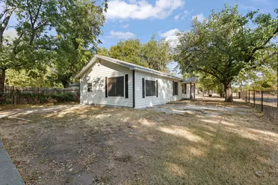 1130 Alvarado Street, Cleburne, TX 76031 - Photo 3
