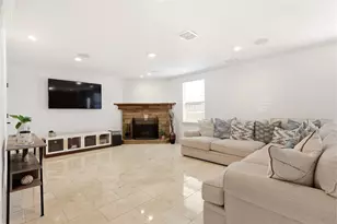 2119 Edgewood Dr, Grand Prairie, TX 75052 - Photo 7