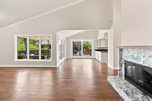 905 Crowley Rd, Arlington, TX 76012 - Photo 11