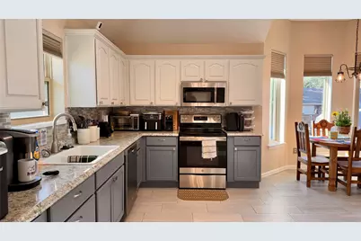 201 Sunrise Drive, Granbury, TX 76049 - Photo 5