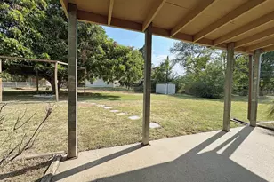 806 Humphrey St, Athens, TX 75751 - Photo 15