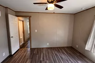 2804 Cedarhill St, Granbury, TX 76048 - Photo 9