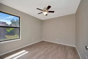 4210 Meadow Park Dr, Arlington, TX 76017 - Photo 23