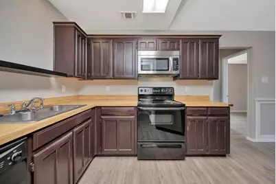 4210 Meadow Park Drive, Arlington, TX 76017 - Photo 11