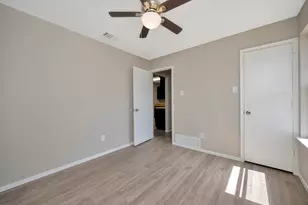 4210 Meadow Park Dr, Arlington, TX 76017 - Photo 27