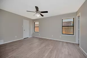 4210 Meadow Park Dr, Arlington, TX 76017 - Photo 15