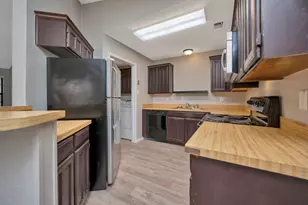 4210 Meadow Park Dr, Arlington, TX 76017 - Photo 9