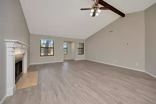 4210 Meadow Park Dr, Arlington, TX 76017 - Photo 5