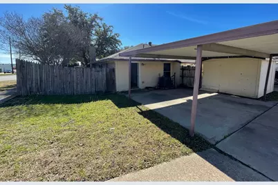 5601 Hearthwood Court, Arlington, TX 76016 - Photo 11