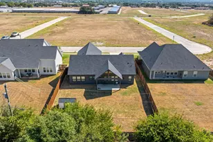 2040 Salina Cir, Granbury, TX 76048 - Photo 35
