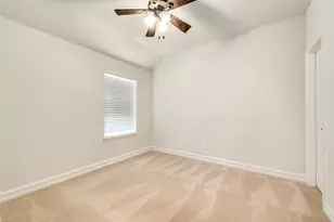 601 Elm Creek Dr, Lewisville, TX 75056 - Photo 9