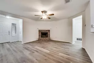 2613 Castle Pines Dr, Burleson, TX 76028 - Photo 5