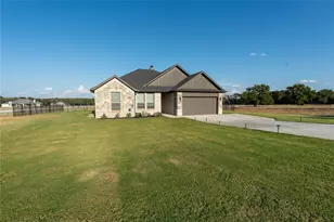 1215 Sanger, Springtown, TX 76082 - Photo 5