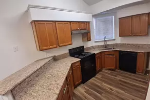 404 Benjamin Ln, Arlington, TX 76002 - Photo 3