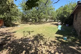 3001 Meadow Cir, Grand Prairie, TX 75052 - Photo 13