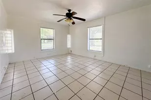 911 Alice St, Trinidad, TX 75163 - Photo 7