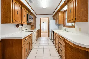 925 Bradley Dr, Athens, TX 75751 - Photo 13