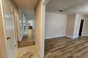 1109 W Redbud Dr, Hurst, TX 76053 - Photo 3