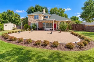 202 Browning Ln, Grand Prairie, TX 75052 - Photo 19