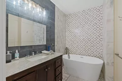 1013 Poindexter Street, Fort Worth, TX 76102 - Photo 5