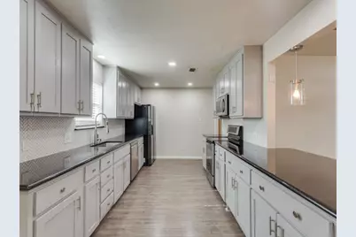 2946 Canyon Drive, Grapevine, TX 76051 - Photo 3