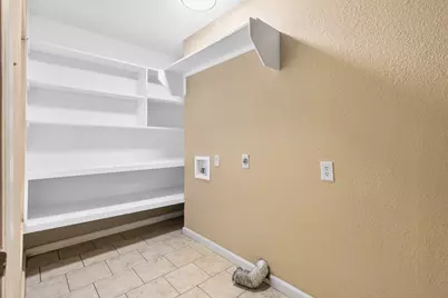 620 Oakwood Lane, Arlington, TX 76012 - Photo 5