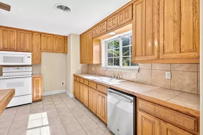 620 Oakwood Lane, Arlington, TX 76012 - Photo 13