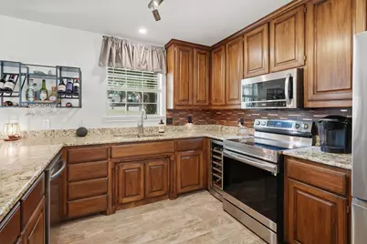 630 E Bridge Street, Granbury, TX 76048 - Photo 9