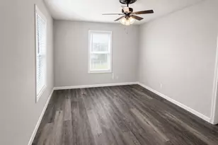 2801 Burchill Rd S, Fort Worth, TX 76105 - Photo 7