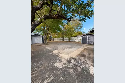 2801 Burchill Road S, Fort Worth, TX 76105 - Photo 13