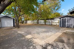2801 Burchill Rd S, Fort Worth, TX 76105 - Photo 13