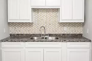 2801 Burchill Rd S, Fort Worth, TX 76105 - Photo 5