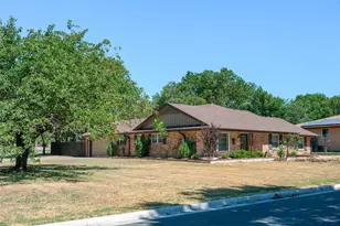 1423 W Shields Dr, Sherman, TX 75092 - Photo 9