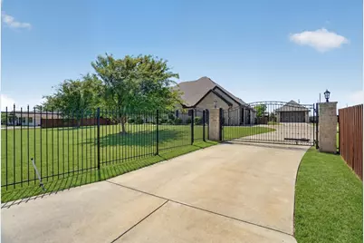 2000 Adams Lane S, Azle, TX 76020 - Photo 3