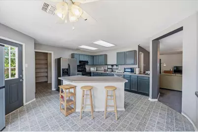 7207 Port Phillip Drive, Arlington, TX 76002 - Photo 5
