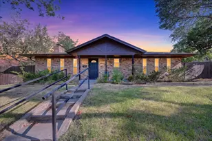 822 Cambridge Pl, Grand Prairie, TX 75051 - Photo 1