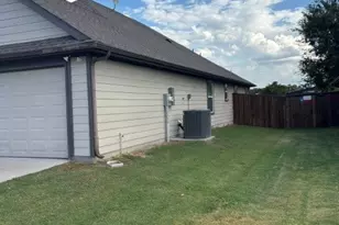 305 Sunnyside Dr, Trenton, TX 75490 - Photo 9