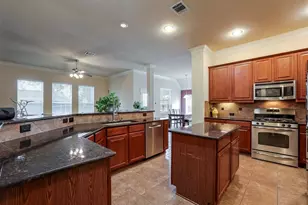2815 Fox Creek Trail, Arlington, TX 76017 - Photo 9
