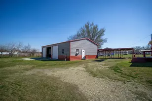 108 S Ave C, Wortham, TX 76693 - Photo 27