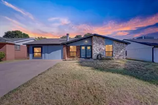 1007 Wildwood Dr, Arlington, TX 76011 - Photo 1