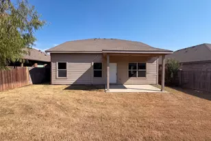 625 River Rock Dr, Azle, TX 76020 - Photo 5