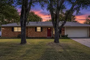 613 N Overlook Dr, Kerens, TX 75144 - Photo 1